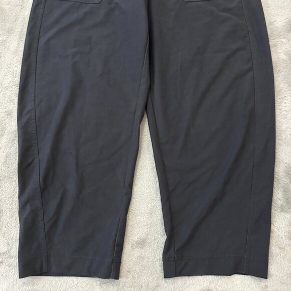 Athleta Skyline High Rise Barrel Leg Pants Black Women's size 10 - Picture 2 of 9